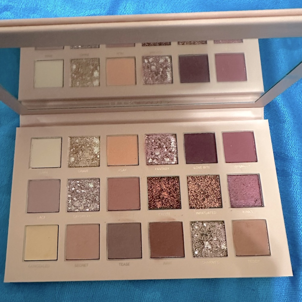 Huda Beauty New Nude Palette